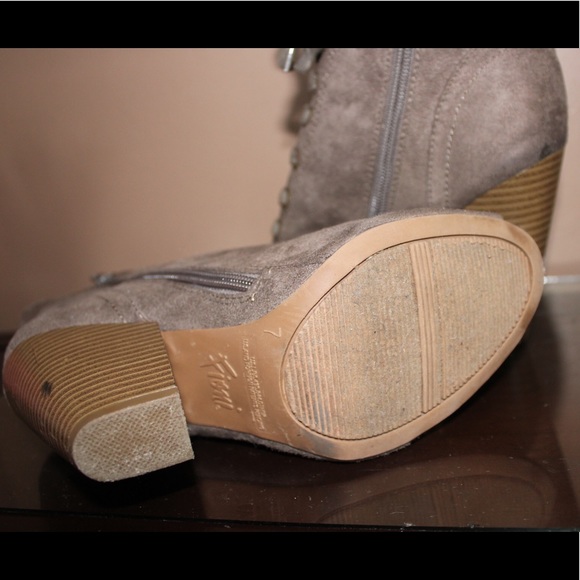 Payless brand Fioni gray lace up heels - Picture 5 of 5